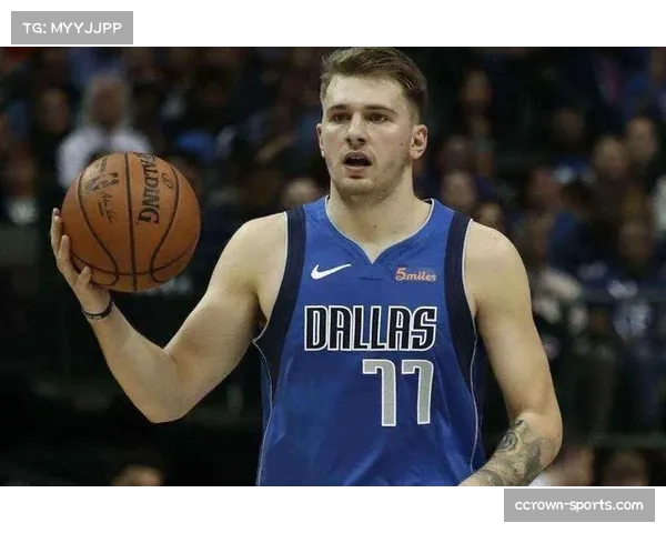 卢卡·东契奇以控卫身份频取内线得分，定义新时代后卫模板